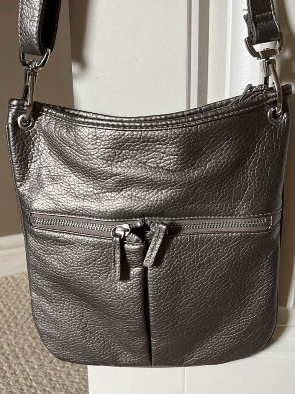 Alfred Sung Metallic Silver Leather Crossbody Bag